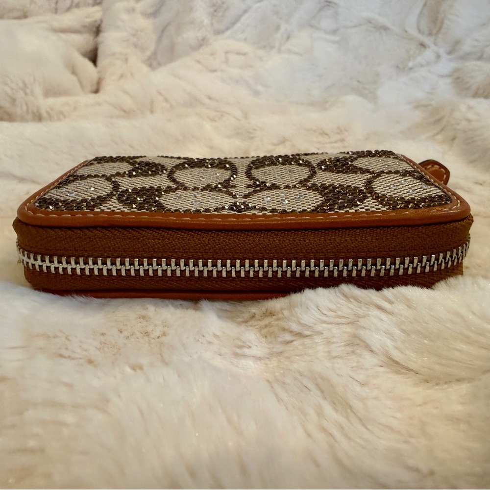 Like New Coach crystal jacquard zip around card case wallet - Picture 3 of 6